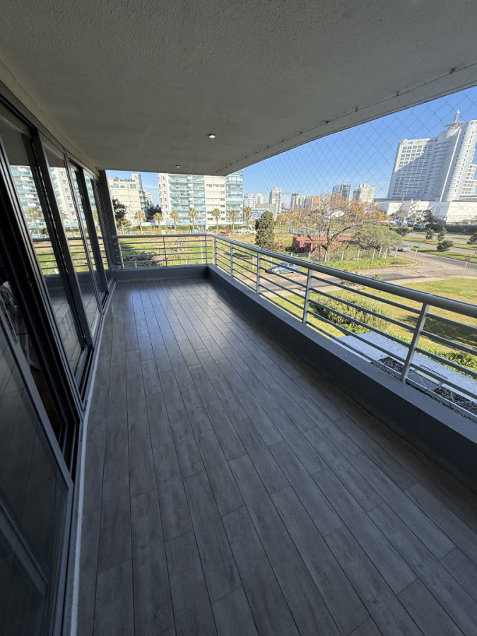 Apartamento ID.2112 - DEPARTAMENTO DE 3 DORMITORIOS EN PLAYA MANSA