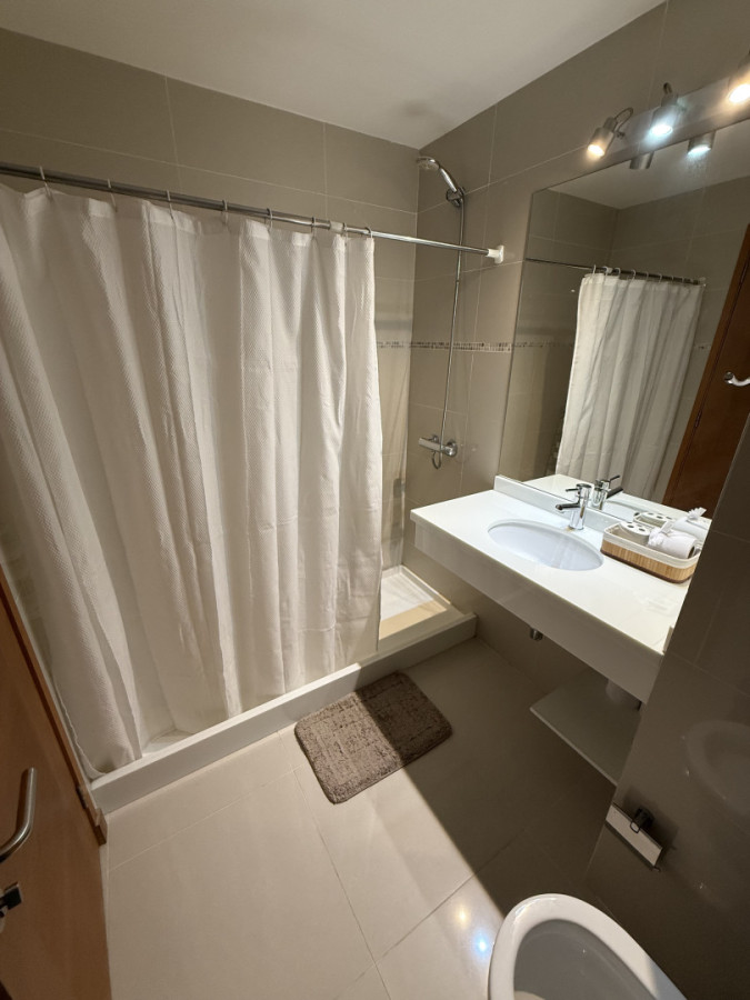 Apartamento ID.2111 - Departamento de 2 dormitorios + dependencia en Playa Mansa