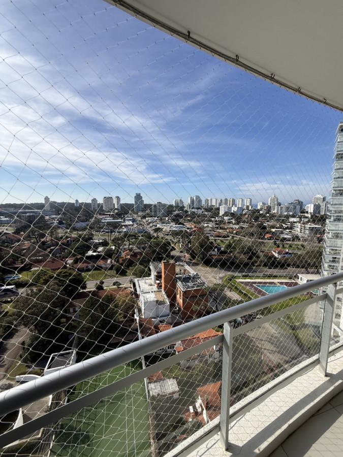 Apartamento ID.2111 - Departamento de 2 dormitorios + dependencia en Playa Mansa