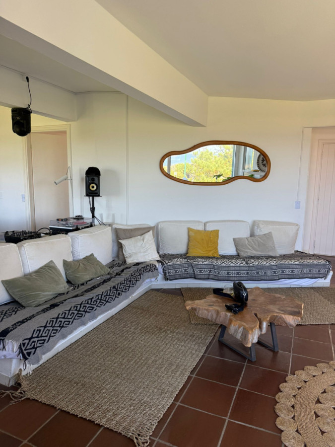 Apartamento ID.1587/ - Parada 20 Brava. Apartamento con vistas 4 dormitorios y servicios