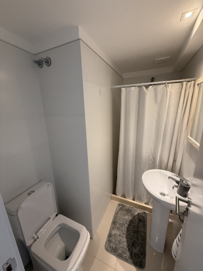 Apartamento ID.2194/ - Departamento de 2 dormitorios y servicio en Torre Esmeralda 
