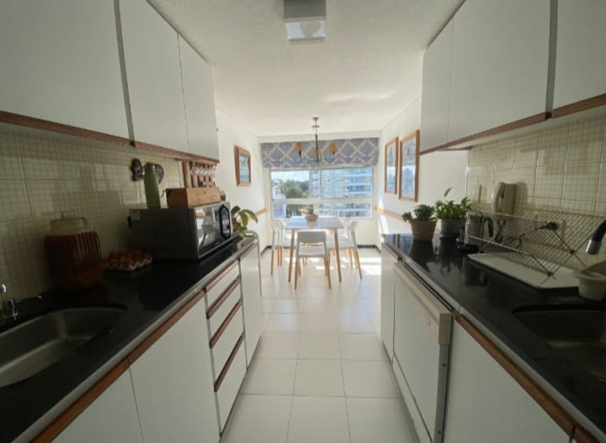 Apartamento ID.1806 - Tiburón 2. Tres dormitorios y dependencias de servicio