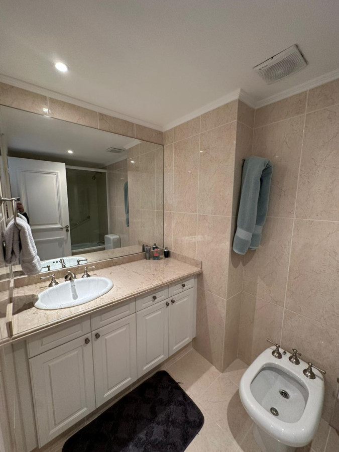 Apartamento ID.2084 - Departamento en playa mansa 4 dormitorios + servicio