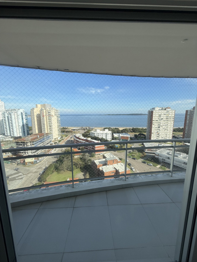 Apartamento ID.2111 - Departamento de 2 dormitorios + dependencia en Playa Mansa