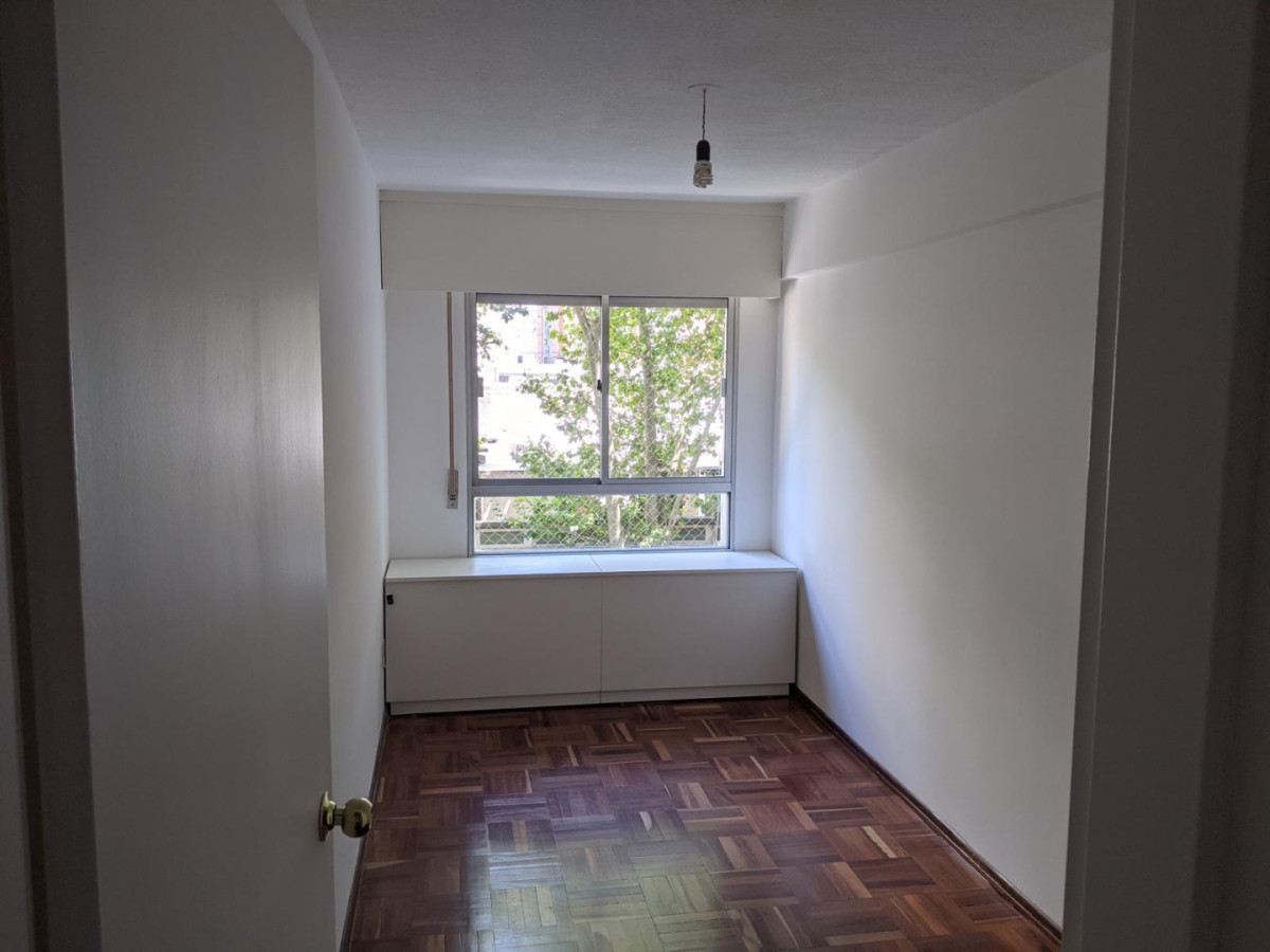 Apartamento ID.2076/ -  Amplio apartamento en Parque Rodó