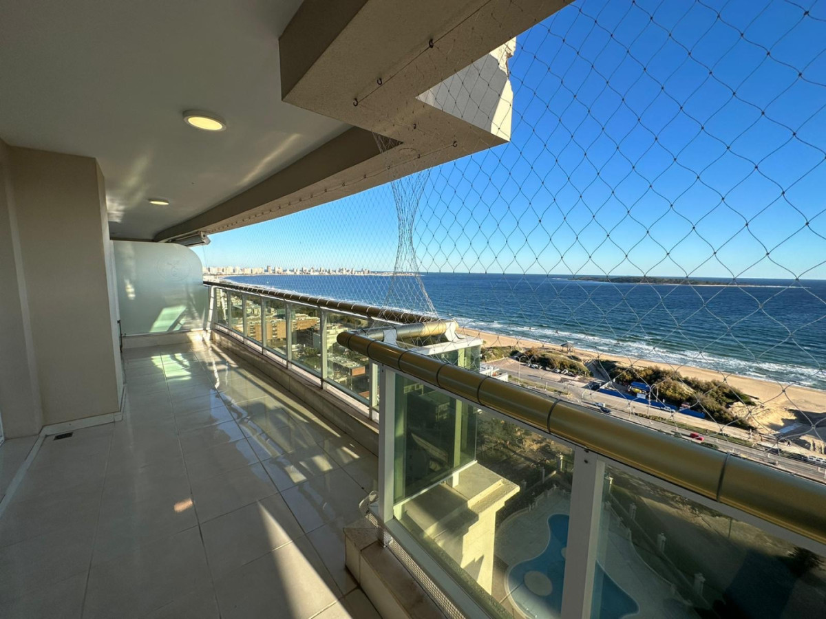 Apartamento ID.2084 - Departamento en playa mansa 4 dormitorios + servicio