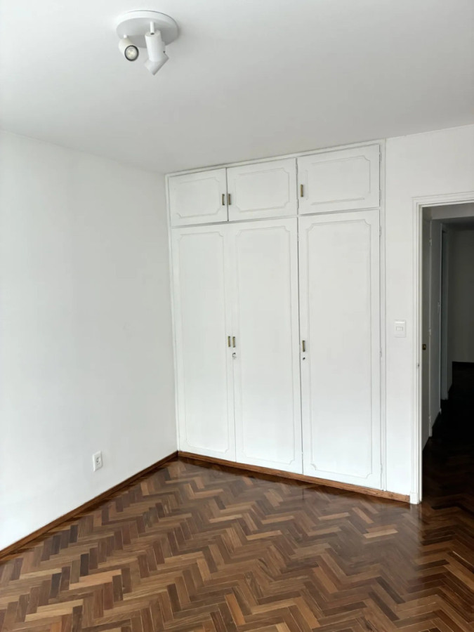 Apartamento ID.2460 - Se vende 3 dormitorios 3 baños y garaje Pocitos 
