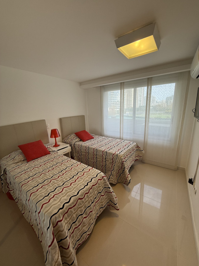 Apartamento ID.1918 - Departamento en Playa Brava 3 dormitorios + Servicio