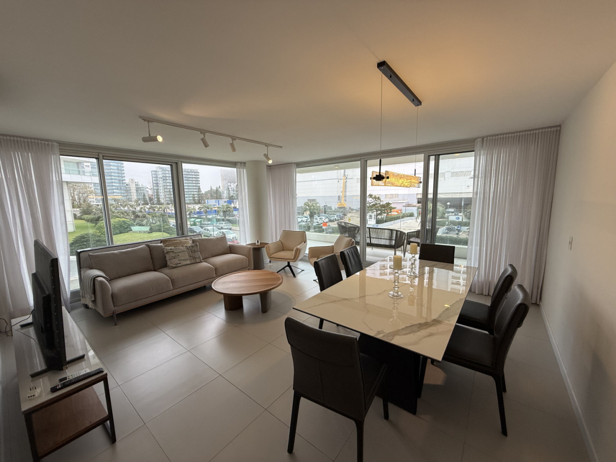 Apartamento ID.2210/ - Apartamento en Playa mansa Edificio Saint Honore