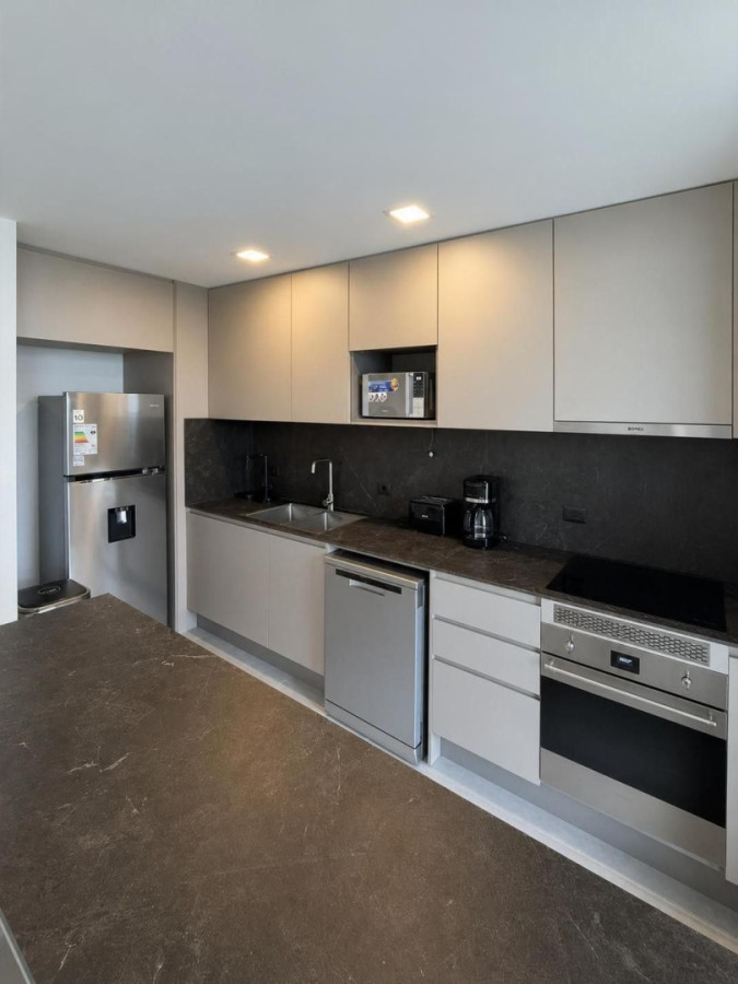 Apartamento ID.1957/ - Departamento 2 dormitorios 2 baños en Playa Brava 