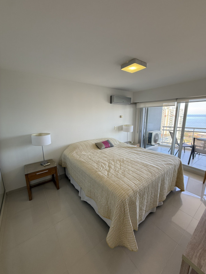 Apartamento ID.2111 - Departamento de 2 dormitorios + dependencia en Playa Mansa