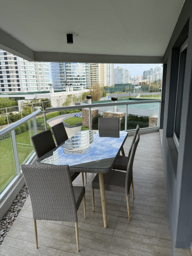 Apartamento ID.1918 - Departamento en Playa Brava 3 dormitorios + Servicio