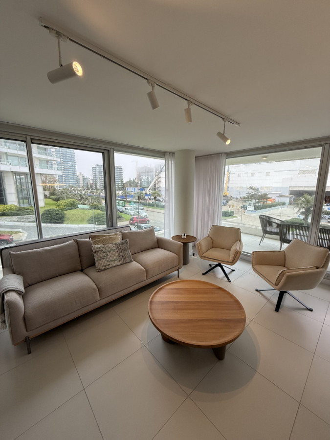 Apartamento ID.2210/ - Apartamento en Playa mansa Edificio Saint Honore