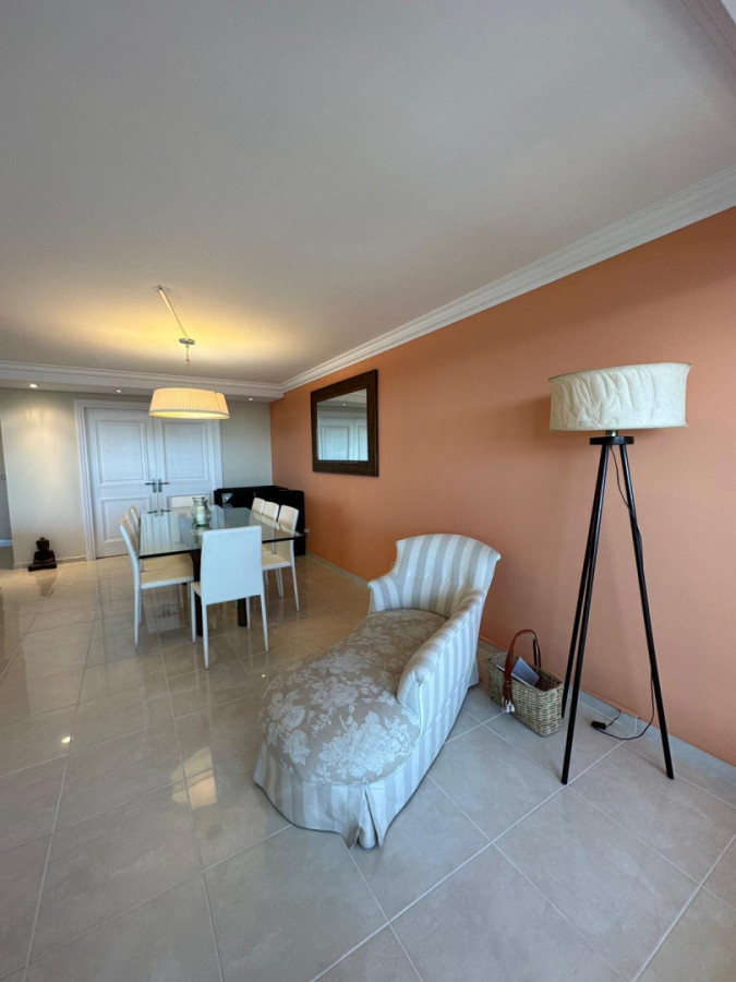 Apartamento ID.2084 - Departamento en playa mansa 4 dormitorios + servicio
