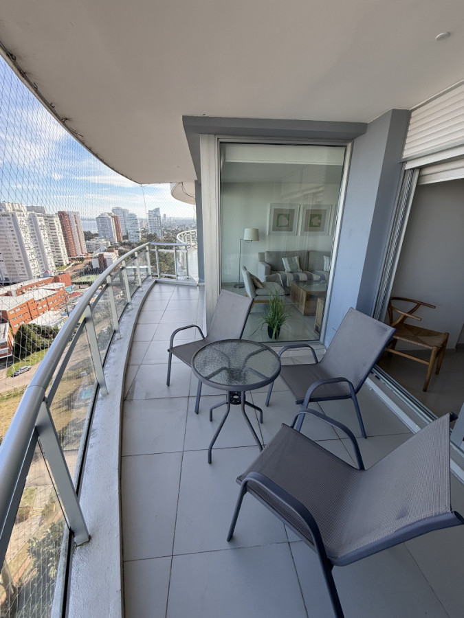 Apartamento ID.2111 - Departamento de 2 dormitorios + dependencia en Playa Mansa