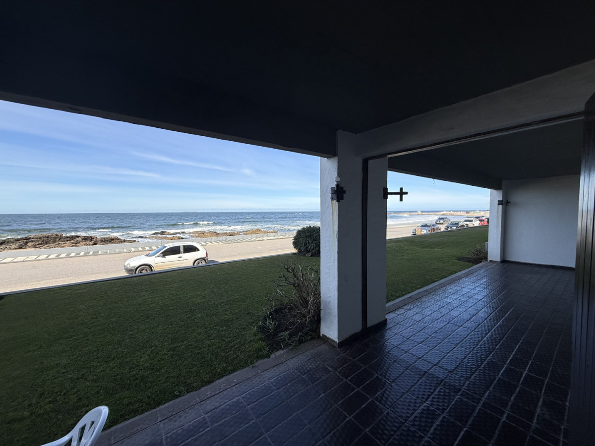 Apartamento ID.2196/ - Departamento en Fallaron primera linea de playa brava 