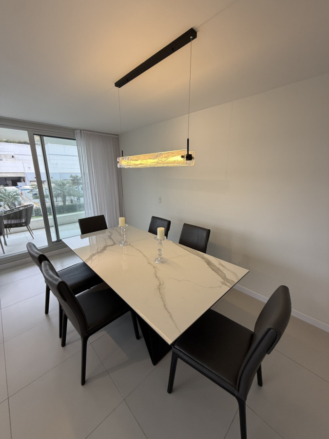 Apartamento ID.2210/ - Apartamento en Playa mansa Edificio Saint Honore