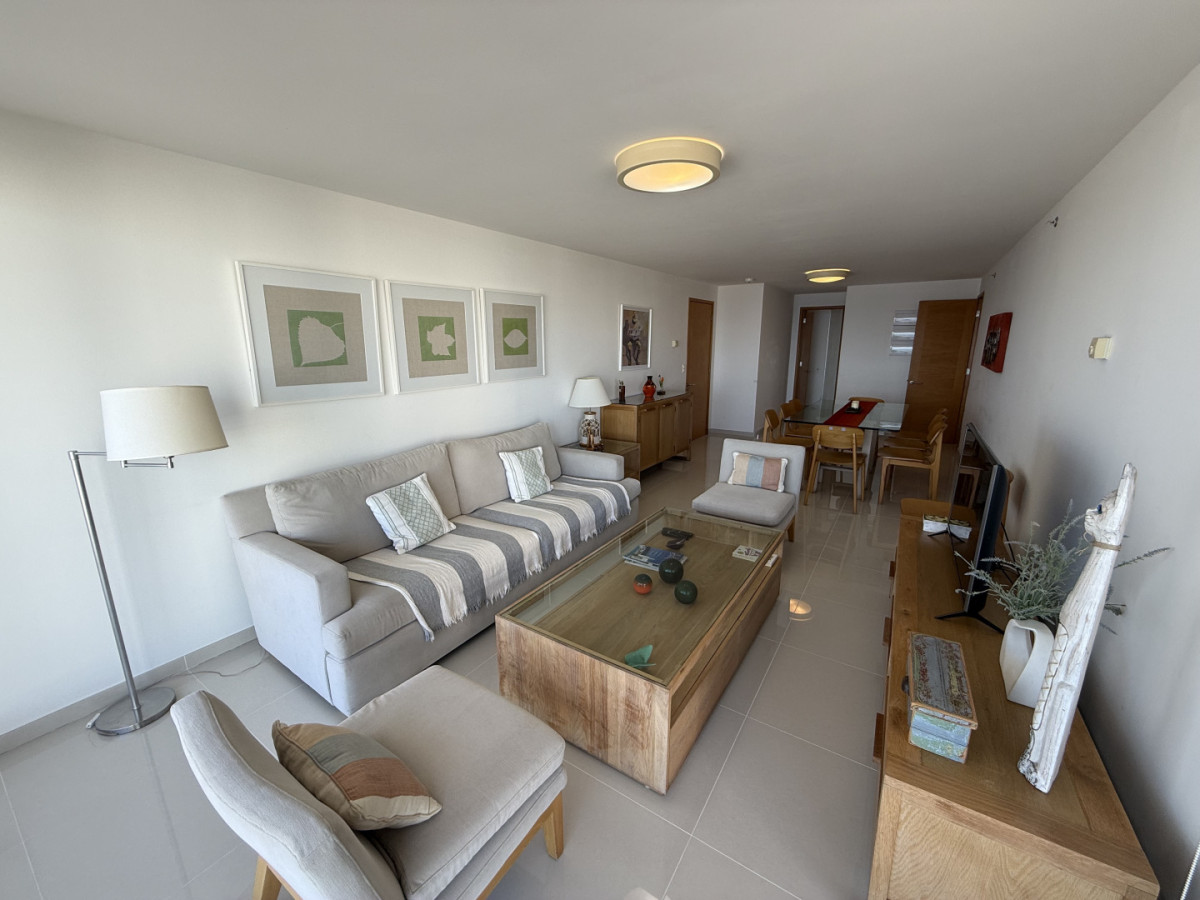 Apartamento ID.2111 - Departamento de 2 dormitorios + dependencia en Playa Mansa