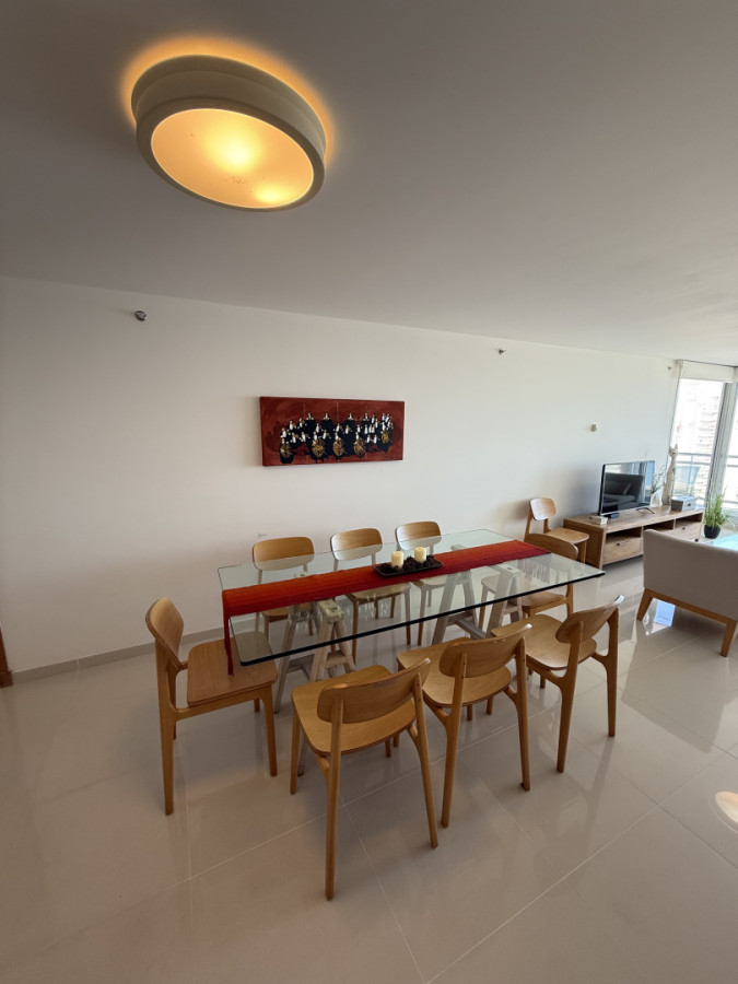 Apartamento ID.2111 - Departamento de 2 dormitorios + dependencia en Playa Mansa