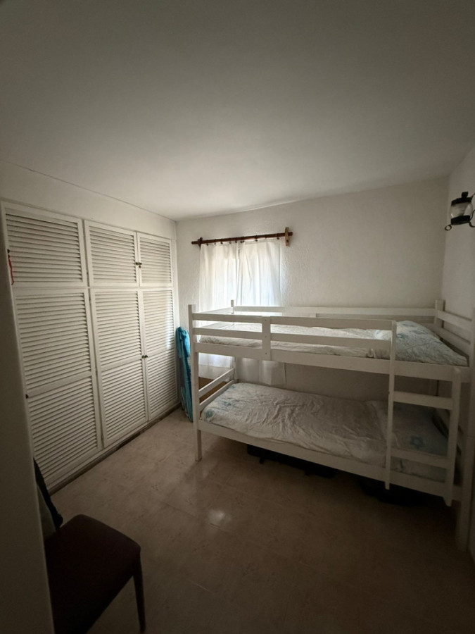Apartamento ID.1294/ - Peninsula 4 dormitorios calle 18 a metros de la Rambla