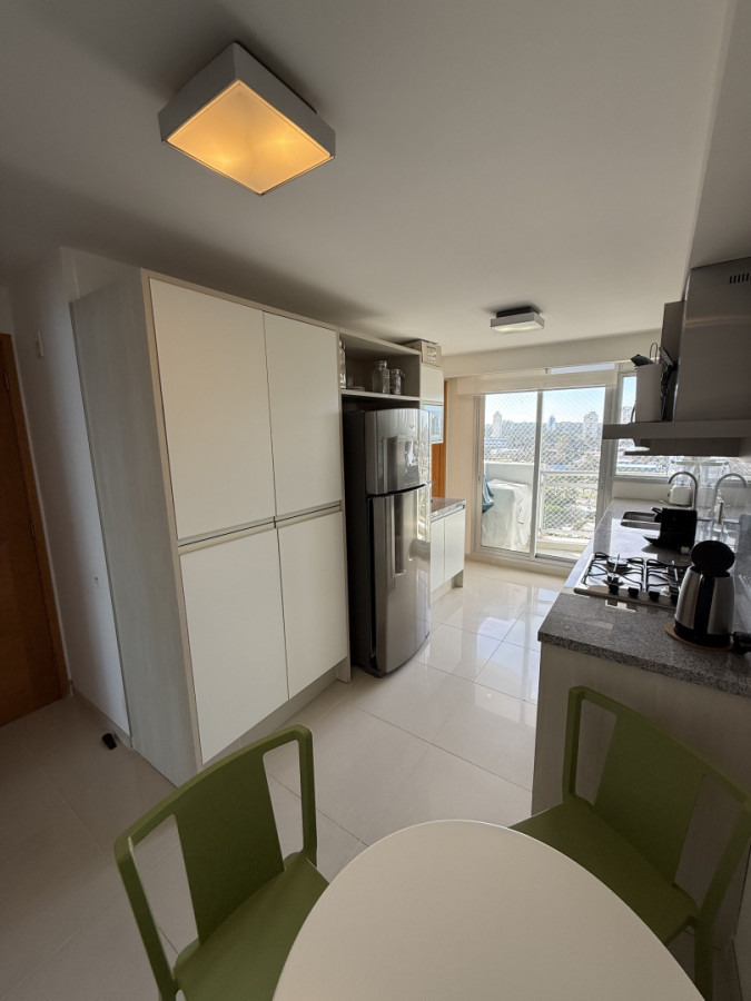 Apartamento ID.2111 - Departamento de 2 dormitorios + dependencia en Playa Mansa