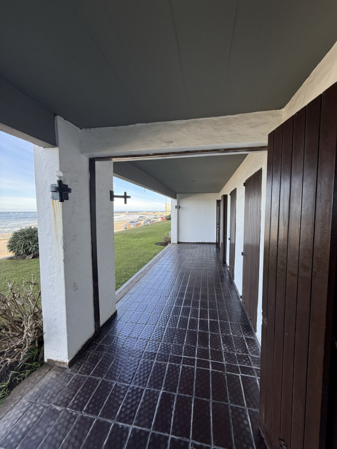 Apartamento ID.2196/ - Departamento en Fallaron primera linea de playa brava 