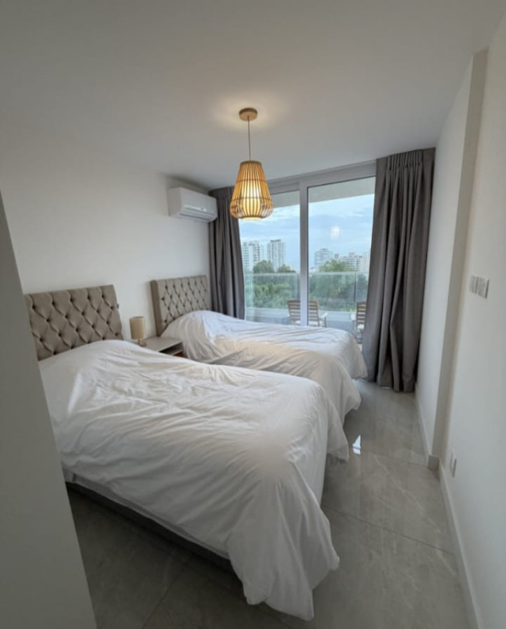 Apartamento ID.2100/ - View 2 dos dornitorios amoblado