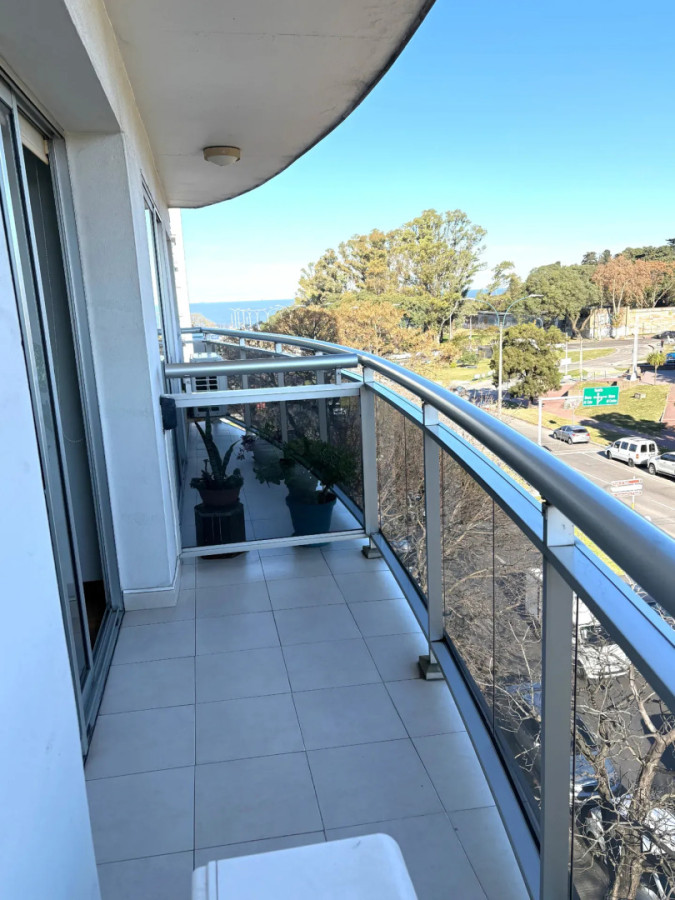 Apartamento al frente cerca de Rambla del buceo