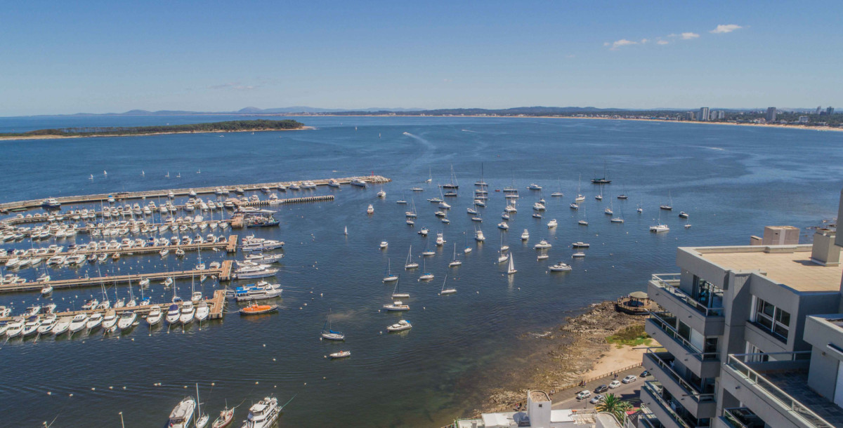 Amplio apartamento con vista panorámica en Puerto - Punta del Este