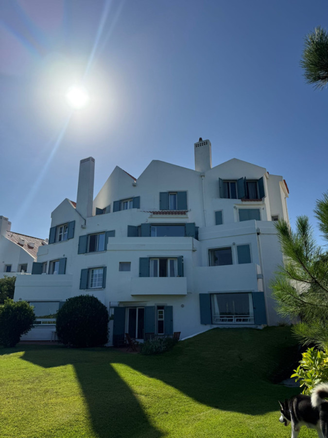 Parada 20 Brava. Apartamento con vistas 4 dormitorios y servicios