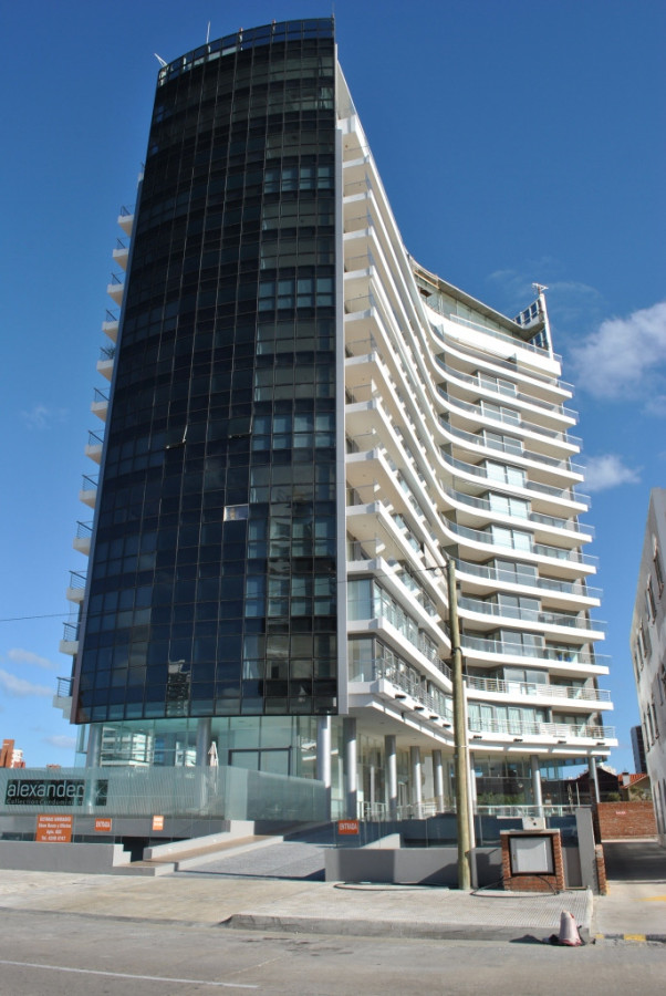 Departamento de 3 suites + servicio en Alexander Collecion