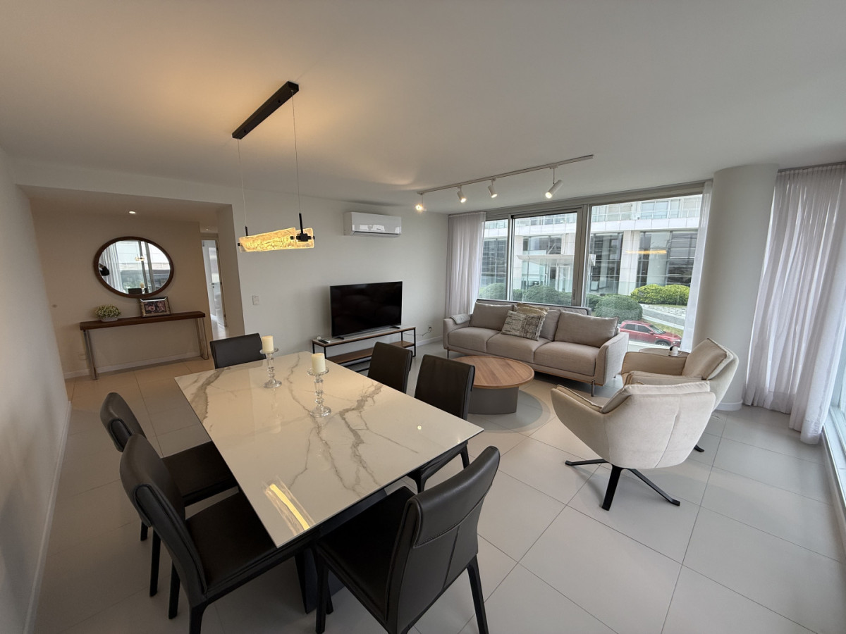 Apartamento en Playa mansa Edificio Saint Honore