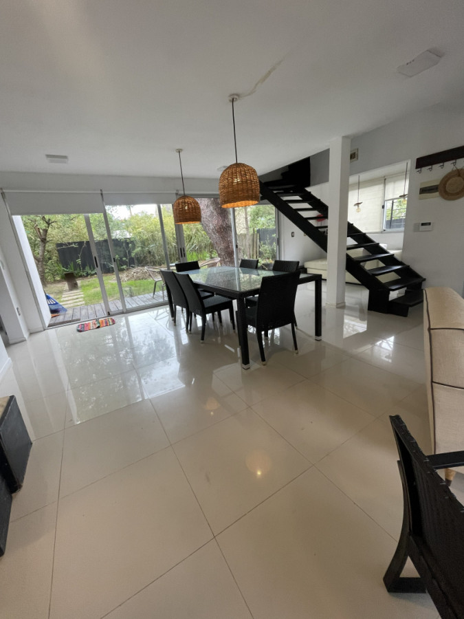 Casa ID.1916 - Venta- Casa 4 dormitorios c piscina- Montoya- La Barra