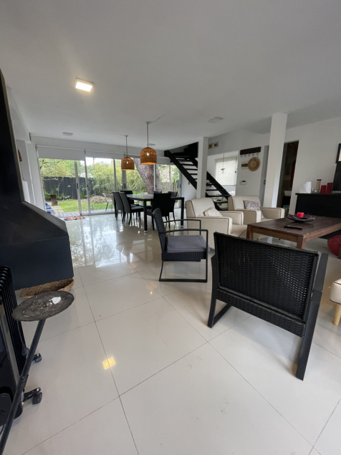 Casa ID.1916 - Venta- Casa 4 dormitorios c piscina- Montoya- La Barra