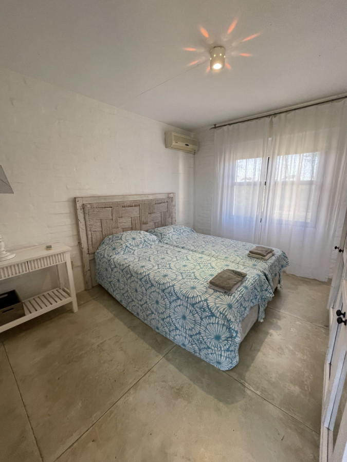 Casa ID.1298 - VENTA- Casa + 5 dormitorios- Manantiales-