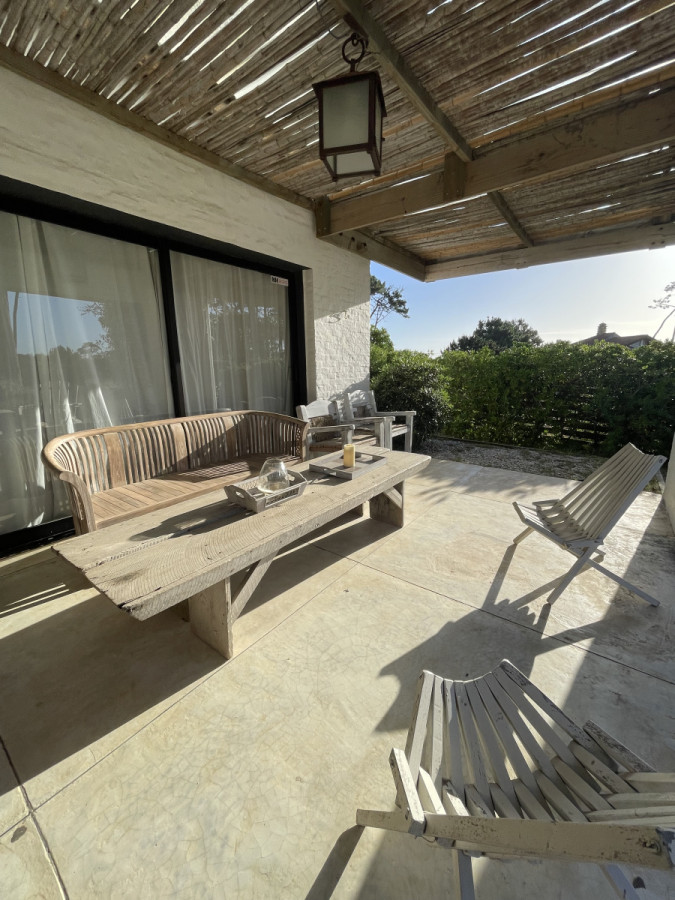Casa ID.1298 - VENTA- Casa + 5 dormitorios- Manantiales-