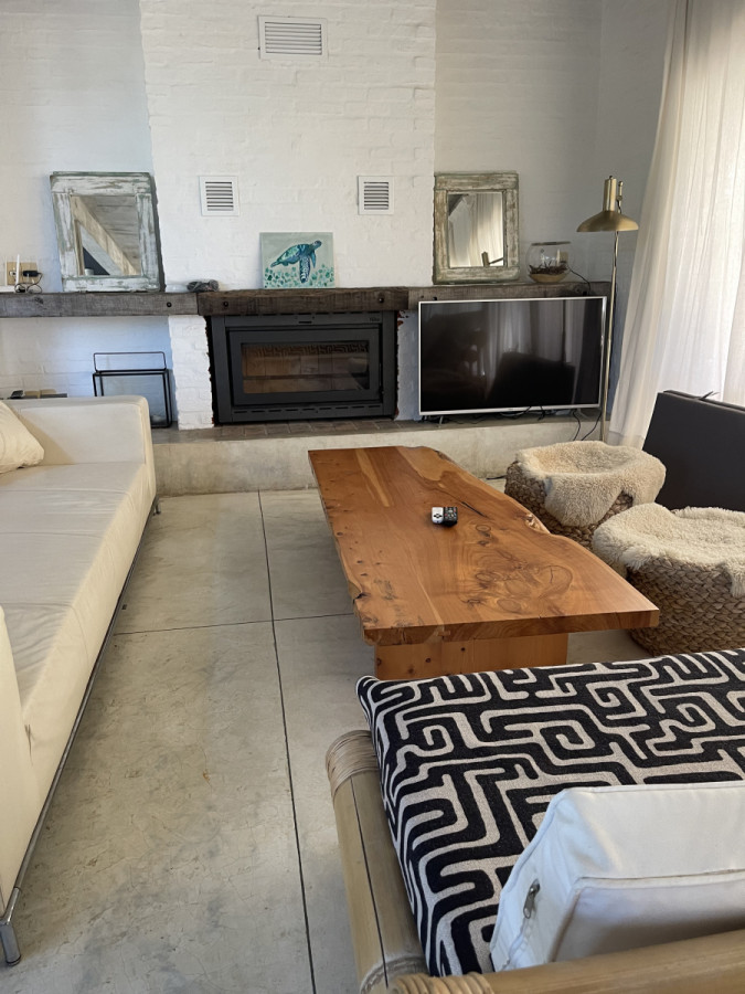 Casa ID.1298 - VENTA- Casa + 5 dormitorios- Manantiales-