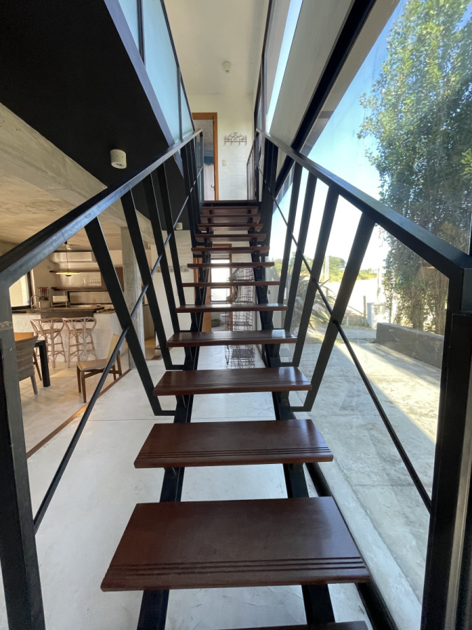 Casa ID.1298 - VENTA- Casa + 5 dormitorios- Manantiales-