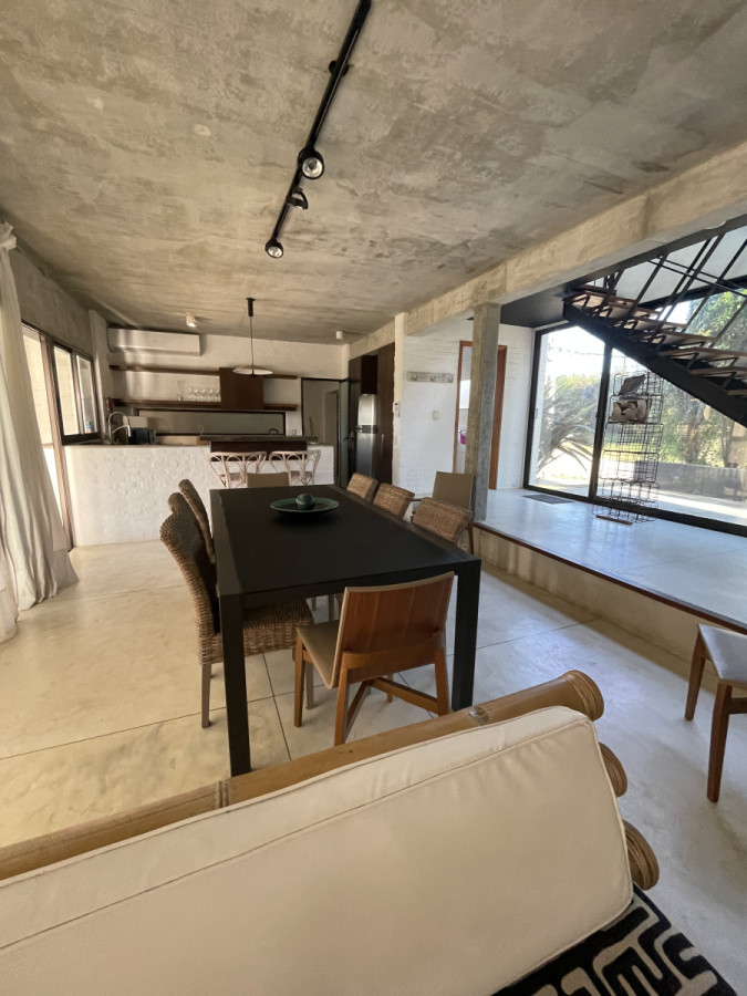 Casa ID.1298 - VENTA- Casa + 5 dormitorios- Manantiales-