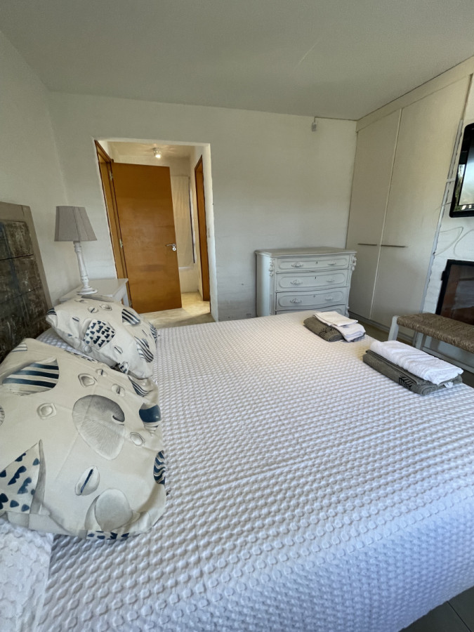 Casa ID.1298 - VENTA- Casa + 5 dormitorios- Manantiales-