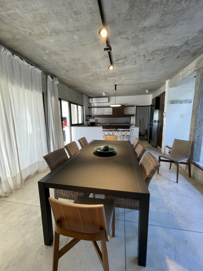 Casa ID.1298 - VENTA- Casa + 5 dormitorios- Manantiales-
