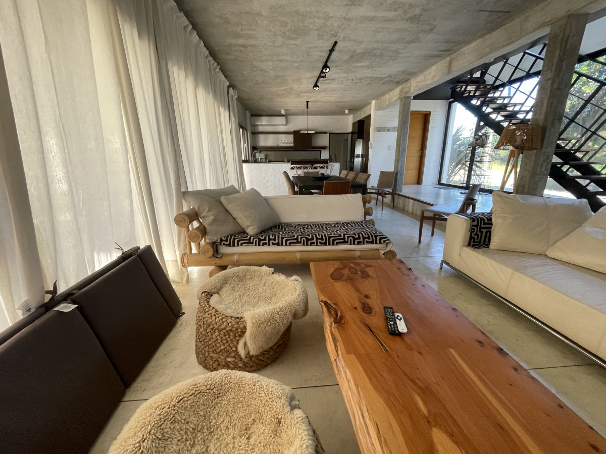 Casa ID.1298 - VENTA- Casa + 5 dormitorios- Manantiales-