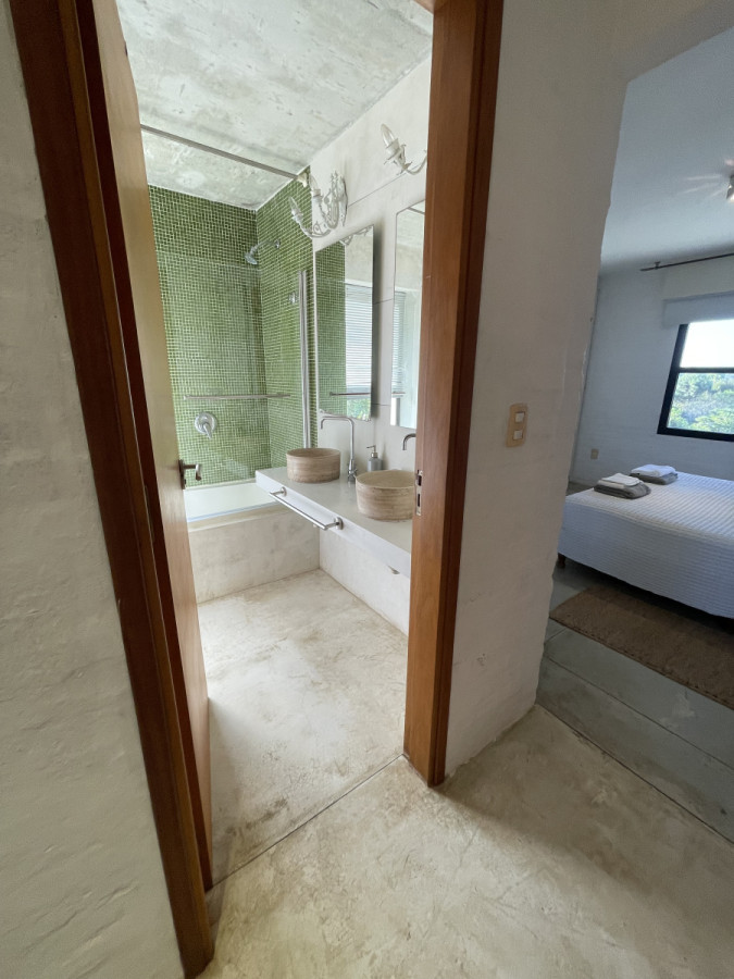 Casa ID.1298 - VENTA- Casa + 5 dormitorios- Manantiales-