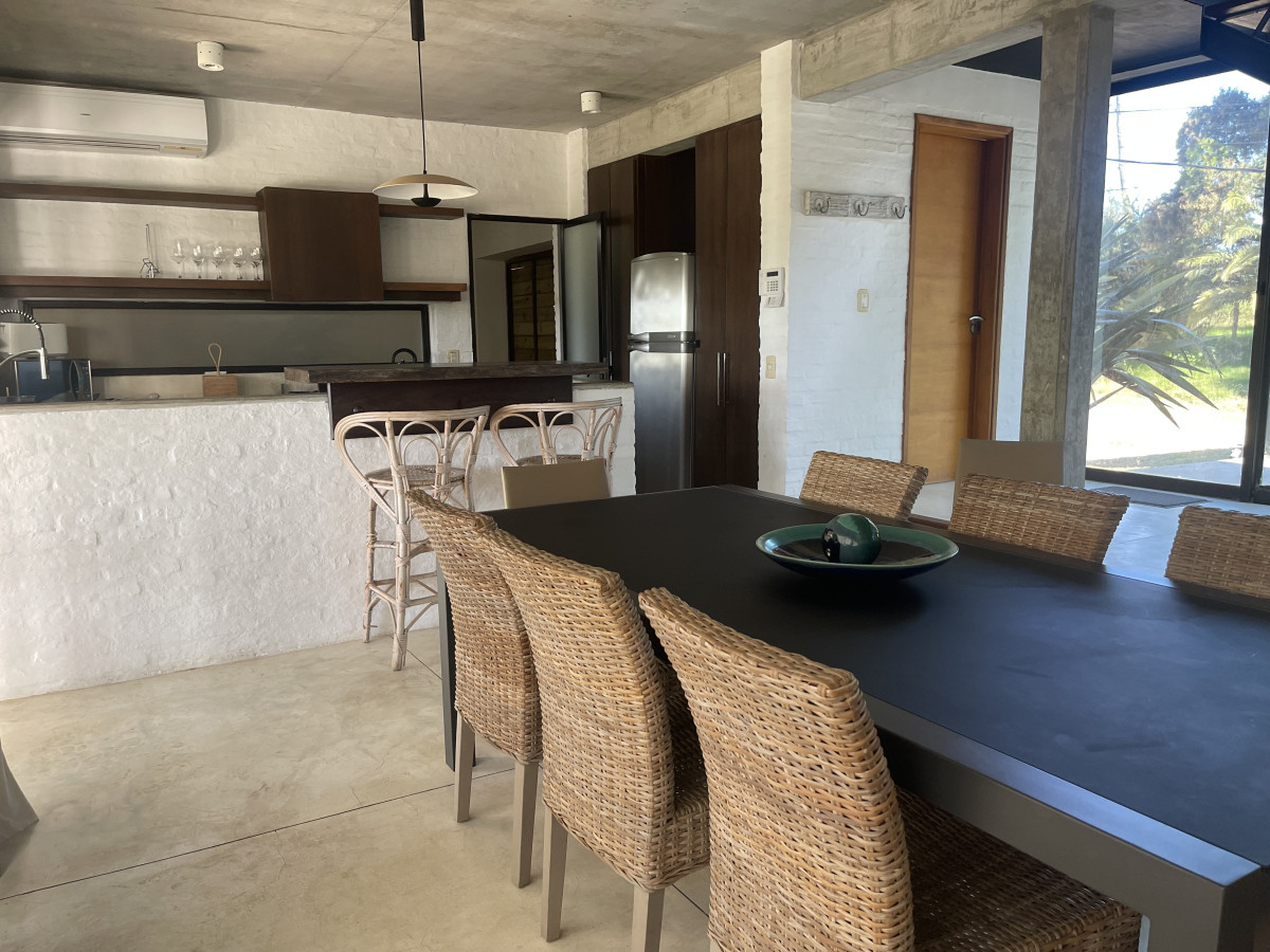 Casa ID.1298 - VENTA- Casa + 5 dormitorios- Manantiales-