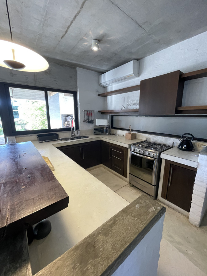 Casa ID.1298 - VENTA- Casa + 5 dormitorios- Manantiales-