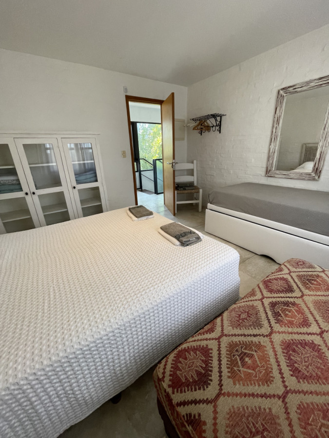 Casa ID.1298 - VENTA- Casa + 5 dormitorios- Manantiales-