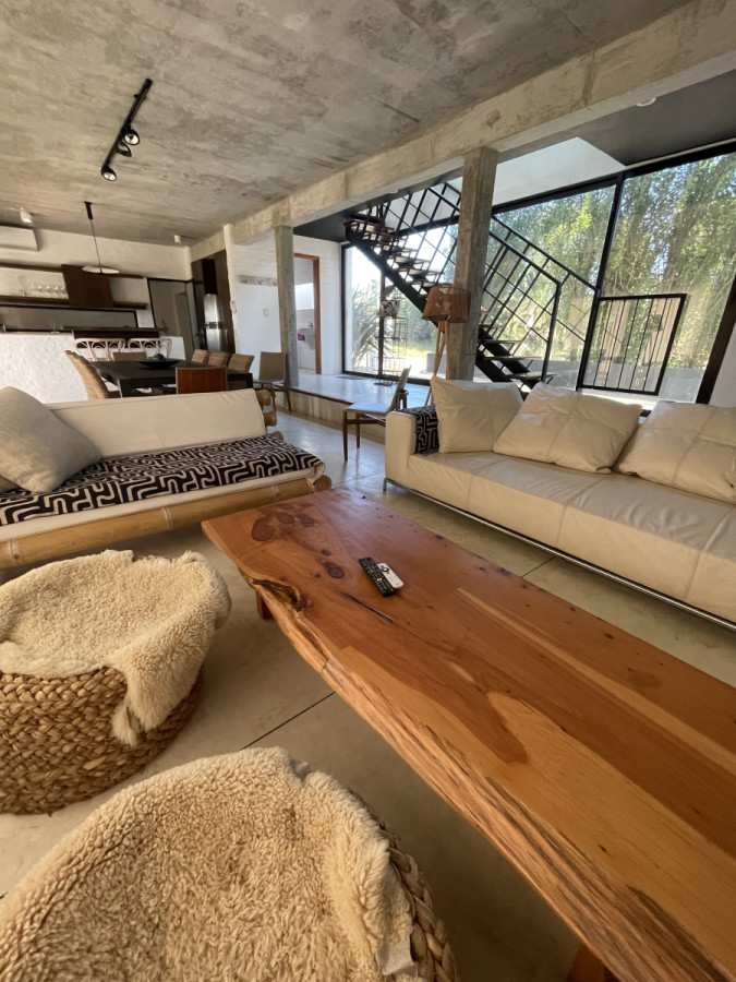 Casa ID.1298 - VENTA- Casa + 5 dormitorios- Manantiales-