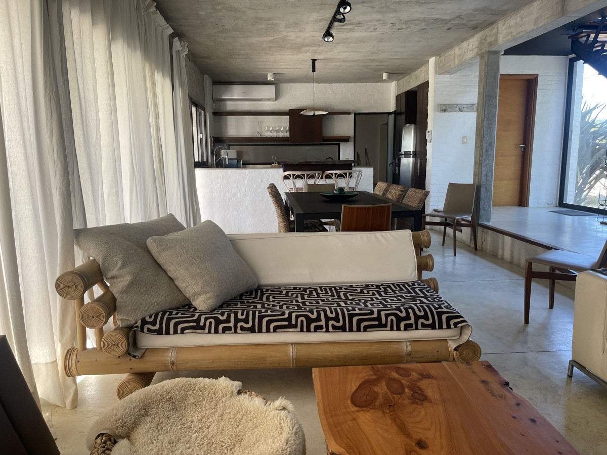 Casa ID.1298 - VENTA- Casa + 5 dormitorios- Manantiales-