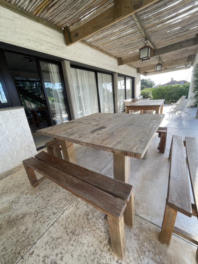 Casa ID.1298 - VENTA- Casa + 5 dormitorios- Manantiales-