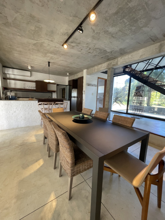 Casa ID.1298 - VENTA- Casa + 5 dormitorios- Manantiales-